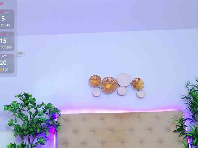 TemptingLuna webcam