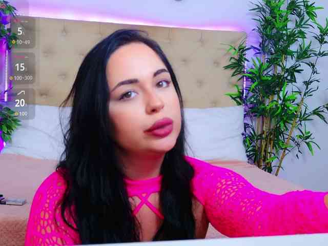 TemptingLuna webcam
