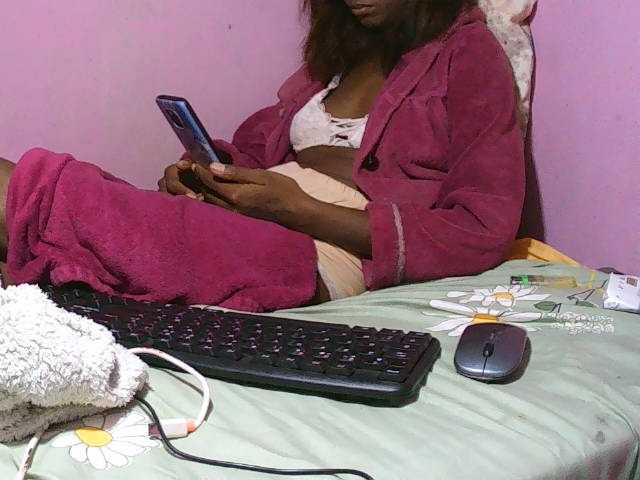 Kitiah live cam on BongaCams