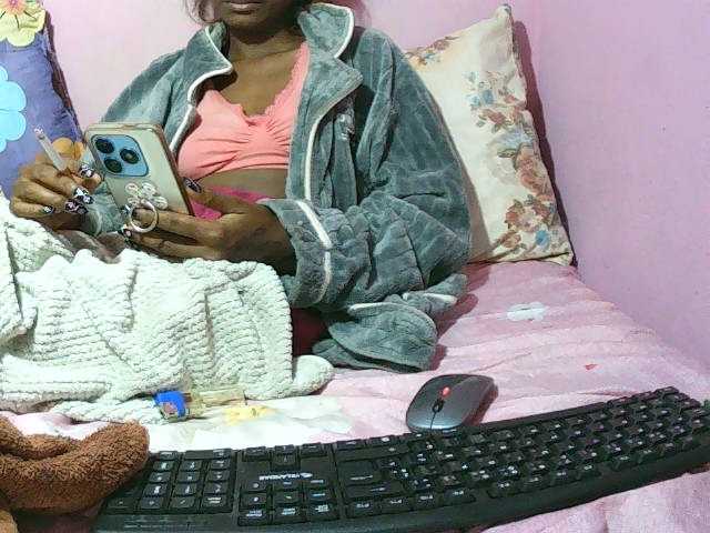Kitiah live cam on BongaCams