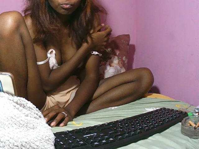 Kitiah live cam on BongaCams