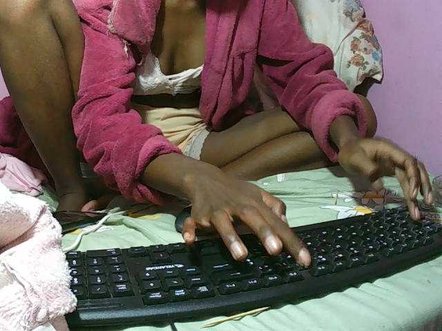 Kitiah live cam on BongaCams