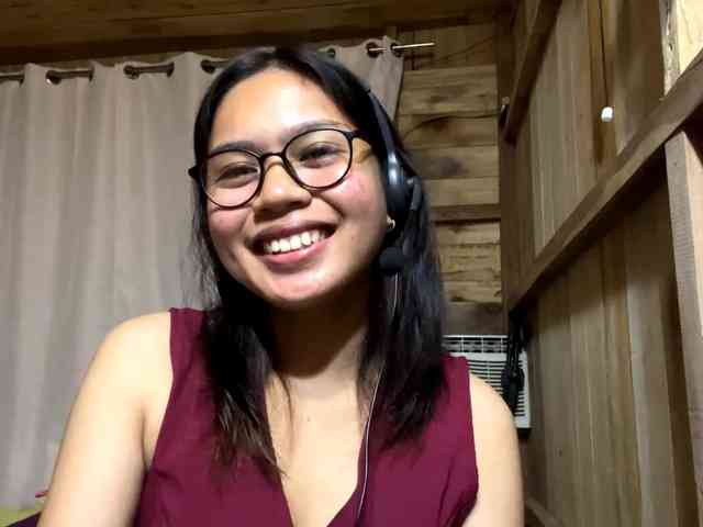 LilyAllTheWay webcam