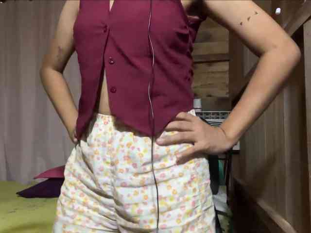 LilyAllTheWay webcam