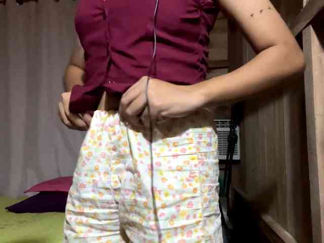 LilyAllTheWay webcam