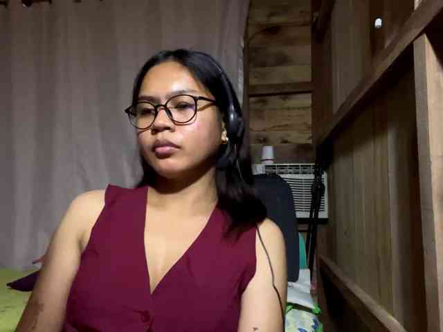 LilyAllTheWay webcam