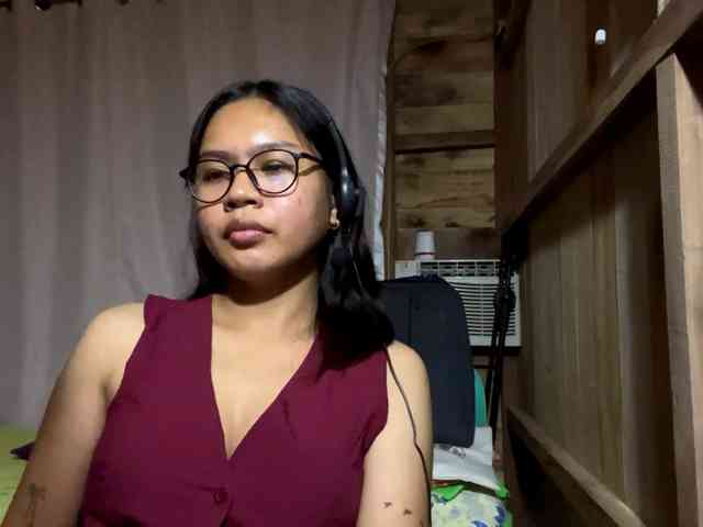 LilyAllTheWay webcam