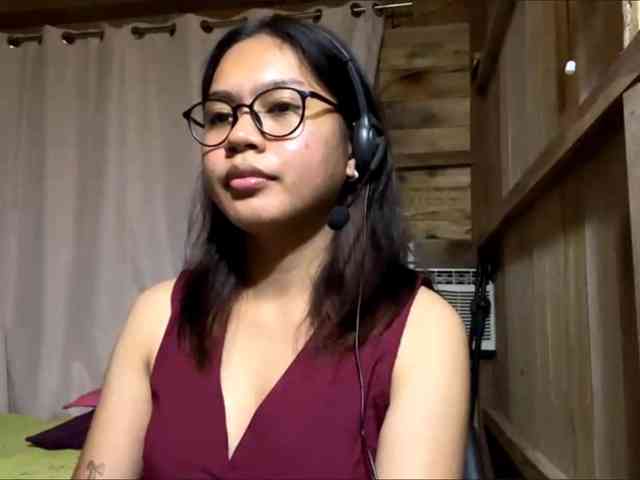 LilyAllTheWay webcam