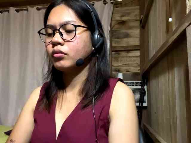 LilyAllTheWay webcam