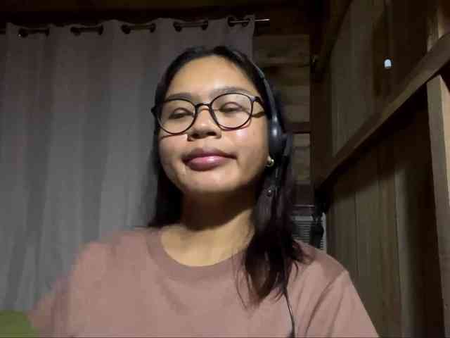 LilyAllTheWay webcam