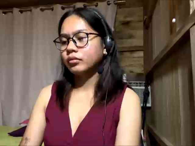 LilyAllTheWay webcam