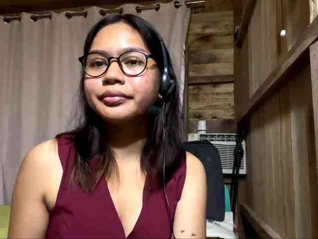 LilyAllTheWay webcam