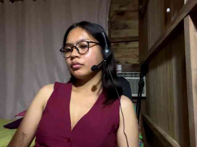 LilyAllTheWay webcam