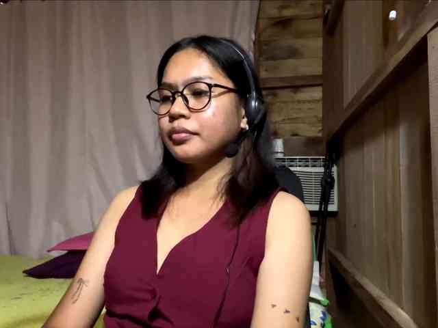 LilyAllTheWay webcam