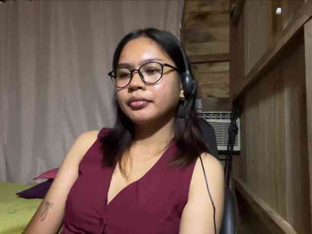 LilyAllTheWay webcam