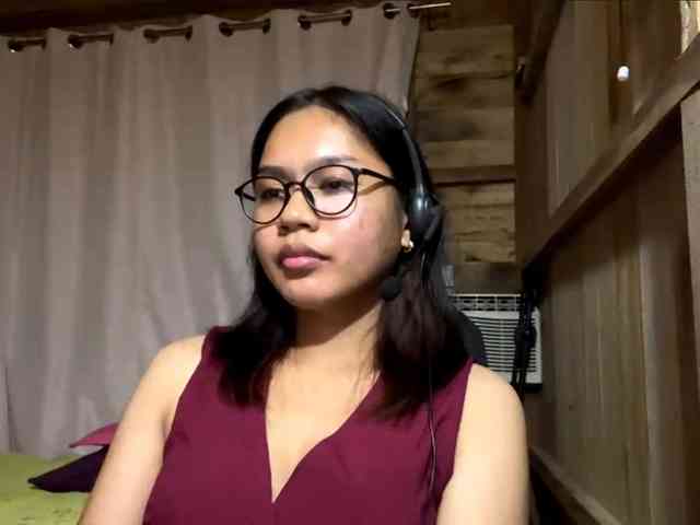 LilyAllTheWay webcam