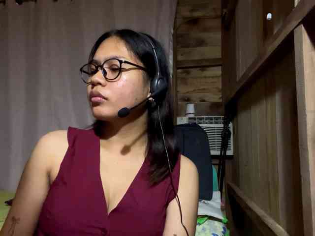 LilyAllTheWay webcam