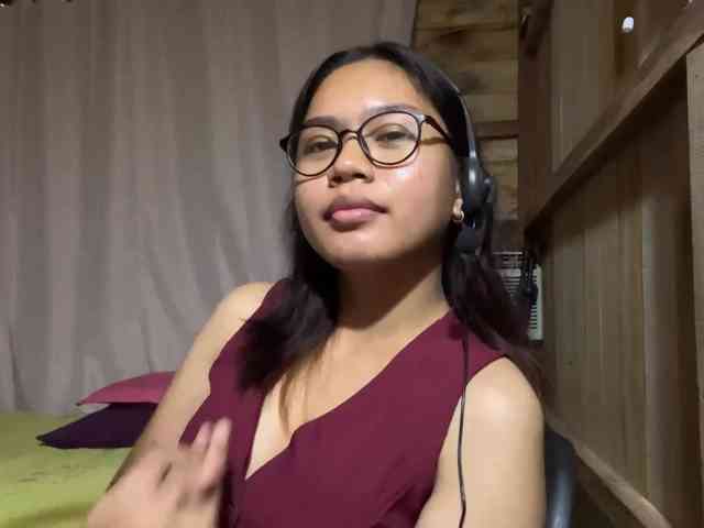 LilyAllTheWay webcam