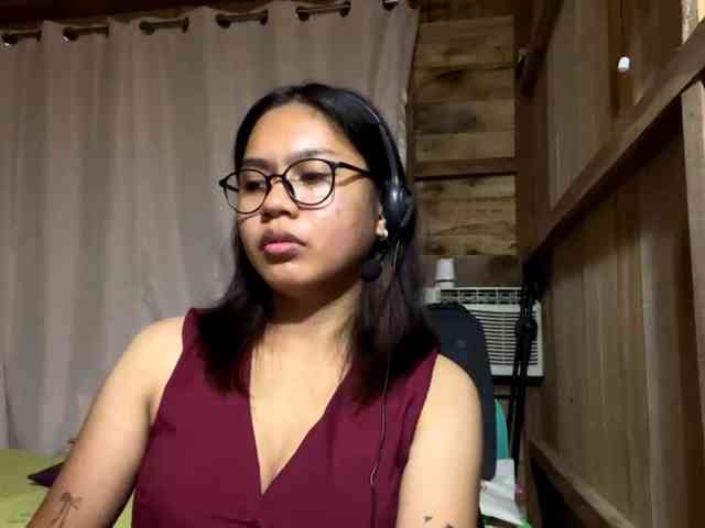 LilyAllTheWay webcam