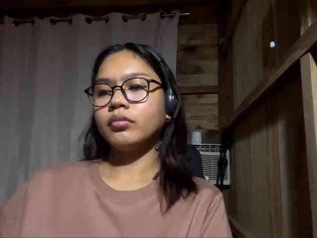 LilyAllTheWay webcam