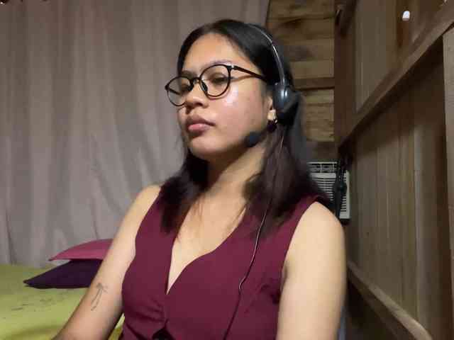 LilyAllTheWay webcam