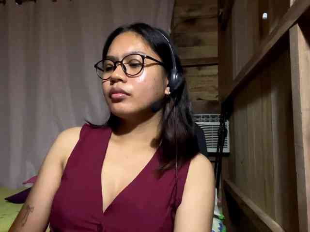 LilyAllTheWay webcam