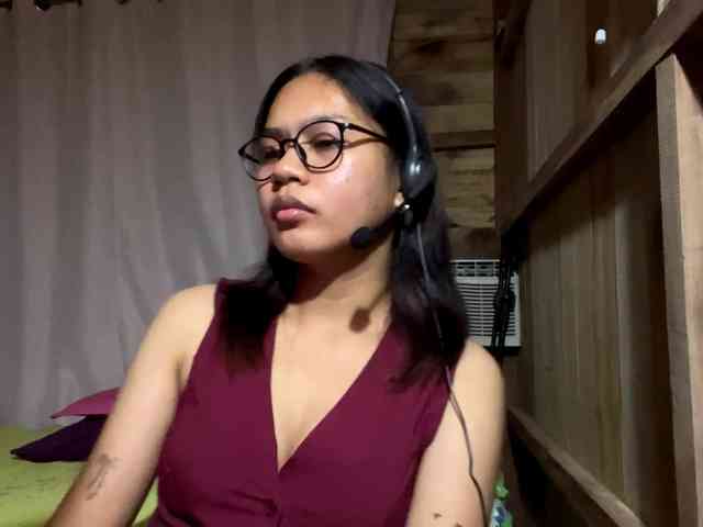 LilyAllTheWay webcam