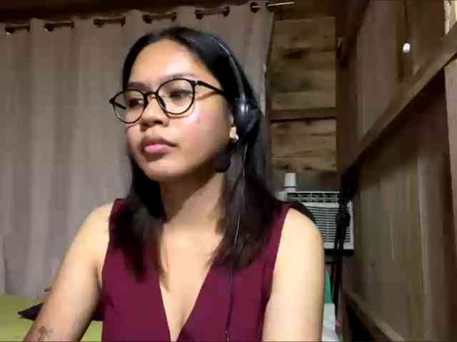 LilyAllTheWay webcam