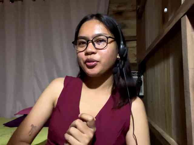 LilyAllTheWay webcam