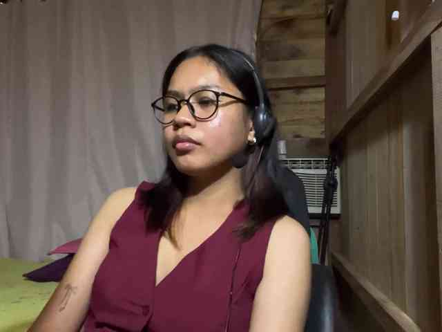 LilyAllTheWay webcam