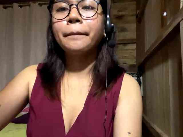 LilyAllTheWay webcam