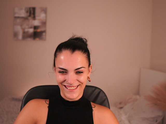 Paulinemedonca live cam on BongaCams