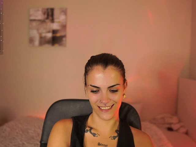 Paulinemedonca live webcam show