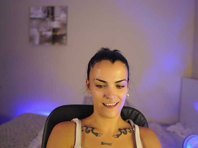 Paulinemedonca live cam on BongaCams