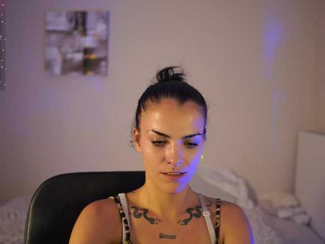 Paulinemedonca live cam on BongaCams