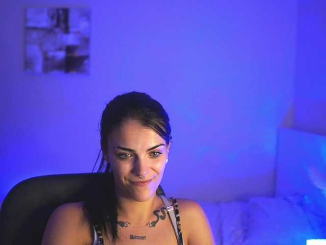 Paulinemedonca live cam on BongaCams