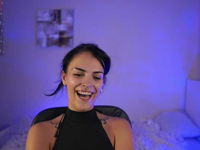 Paulinemedonca live webcam show