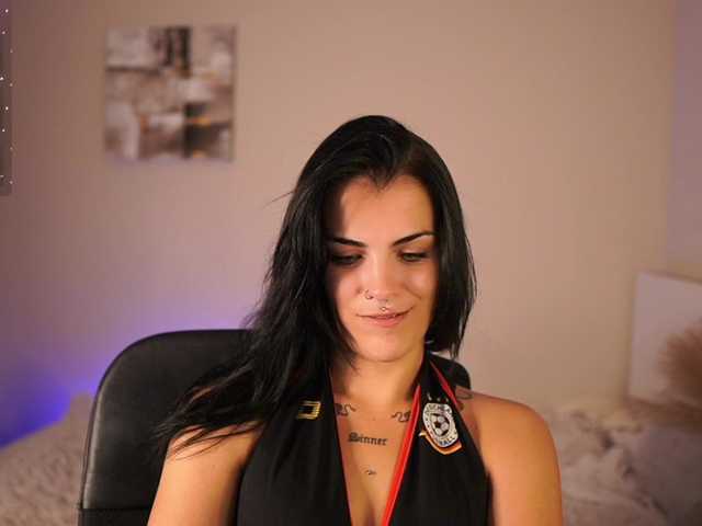 Paulinemedonca live webcam show