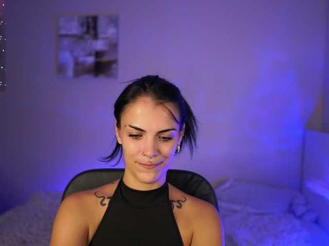 Paulinemedonca live webcam show