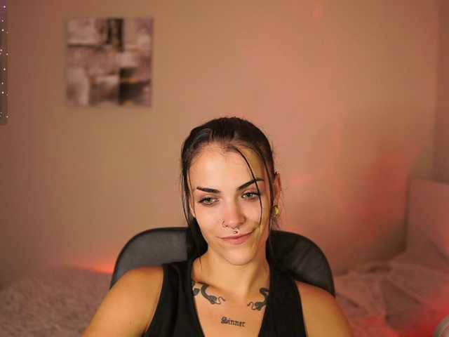 Paulinemedonca live webcam show