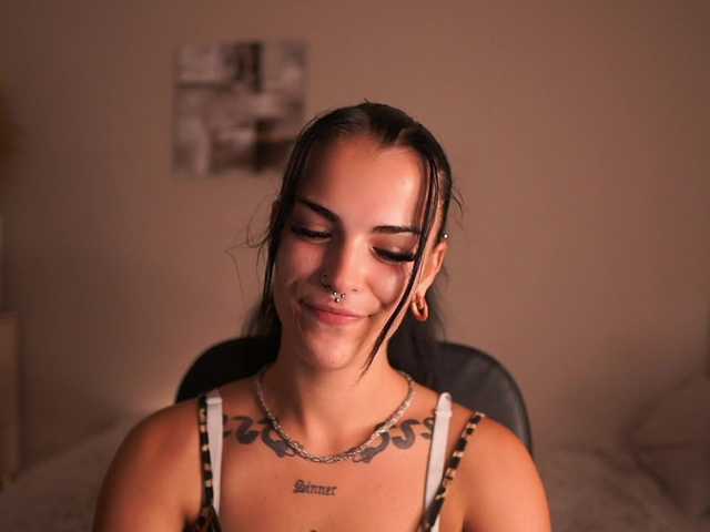 Paulinemedonca live cam on BongaCams