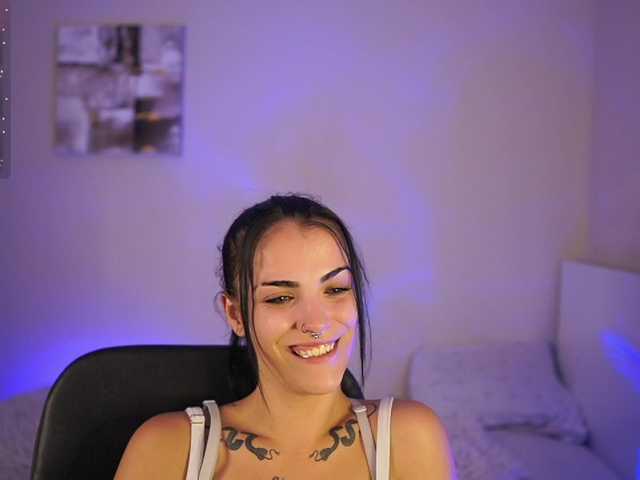 Paulinemedonca live cam on BongaCams