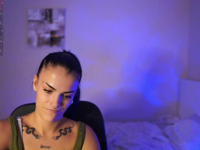 Paulinemedonca live webcam show