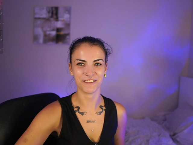 Paulinemedonca live cam on BongaCams