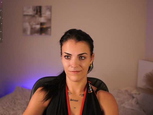 Paulinemedonca live webcam show
