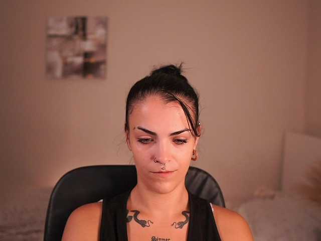 Paulinemedonca live cam on BongaCams