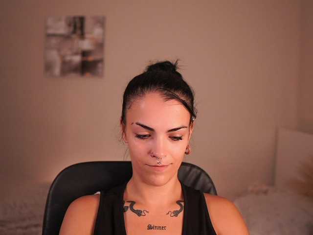 Paulinemedonca live cam on BongaCams