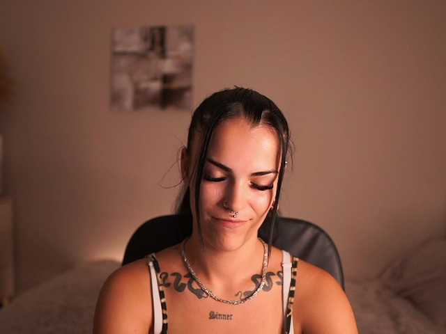 Paulinemedonca live cam on BongaCams