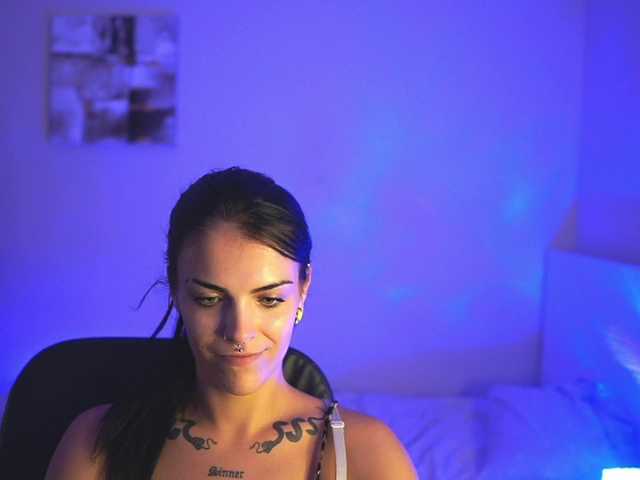 Paulinemedonca live cam on BongaCams