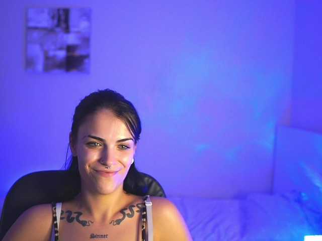 Paulinemedonca live cam on BongaCams